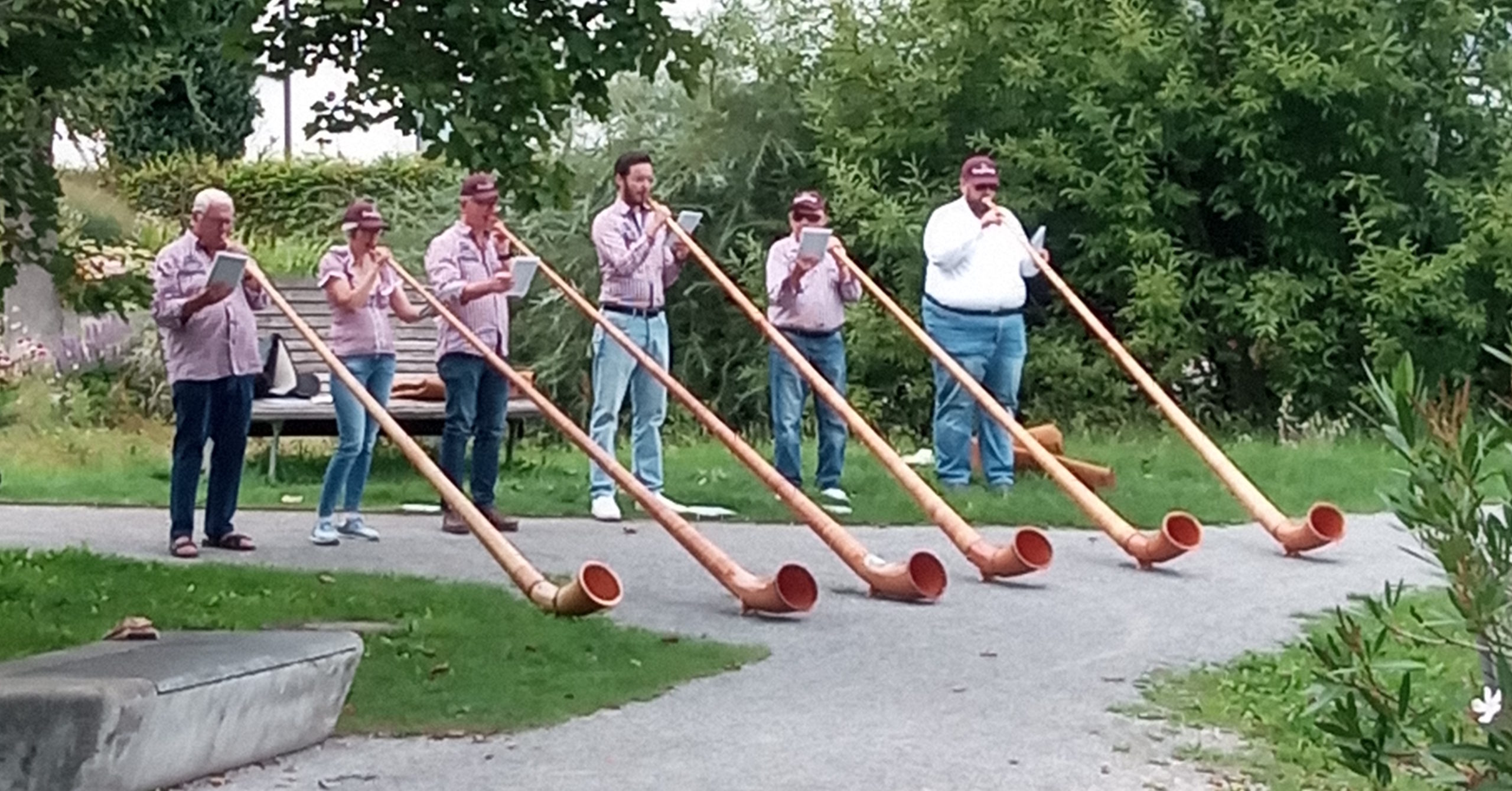 Alphornbläser im Landschaftspark Rechberghausen